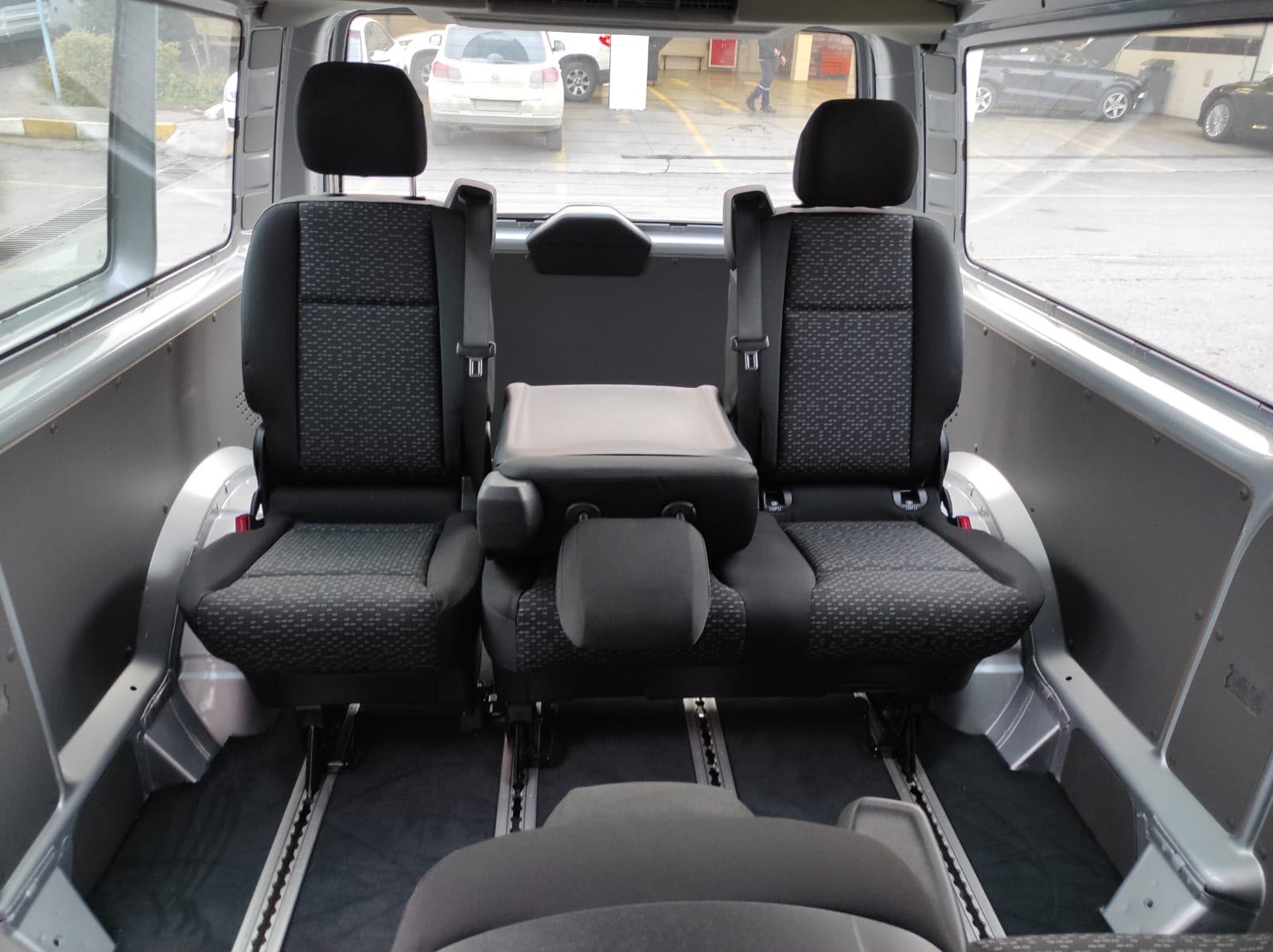 Volkswagen Transporter raylı koltuk sistemi